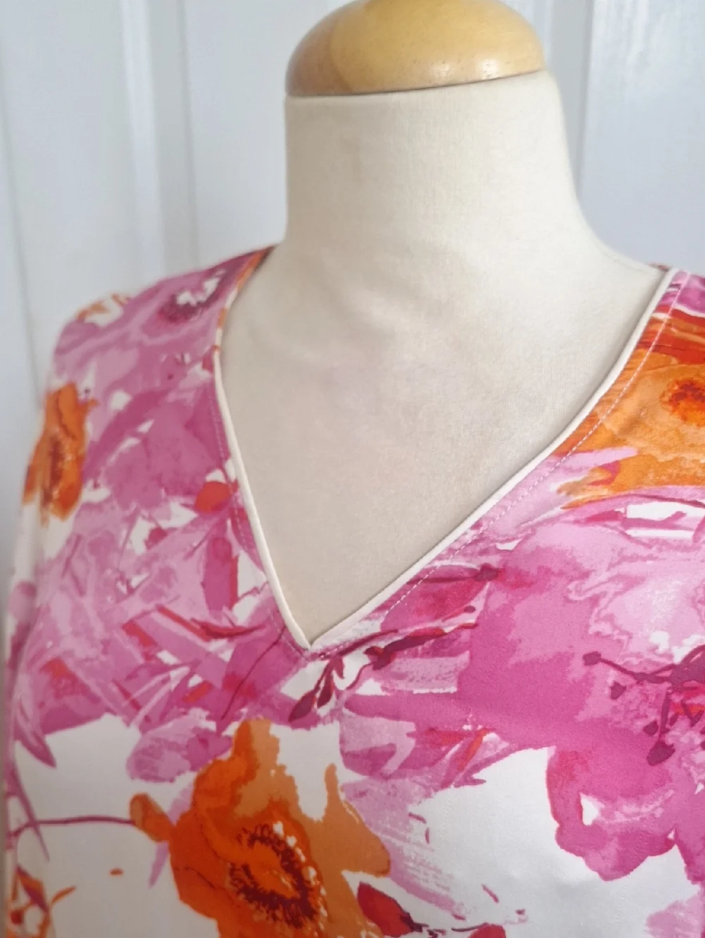Natori Floral Cherry Blossom V Neck Kaftan Size S - Picture 6 of 8